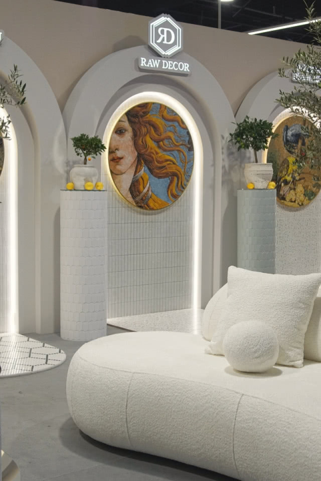 podświetlona nisza z mozaiką