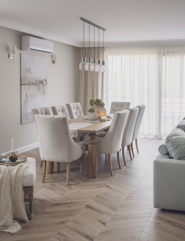 Dom w stylu Hamptons. Wakacyjny wystrój wnętrz