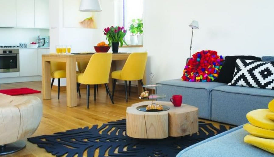 Styl vintage i kolory w mieszkaniu dwupoziomowym