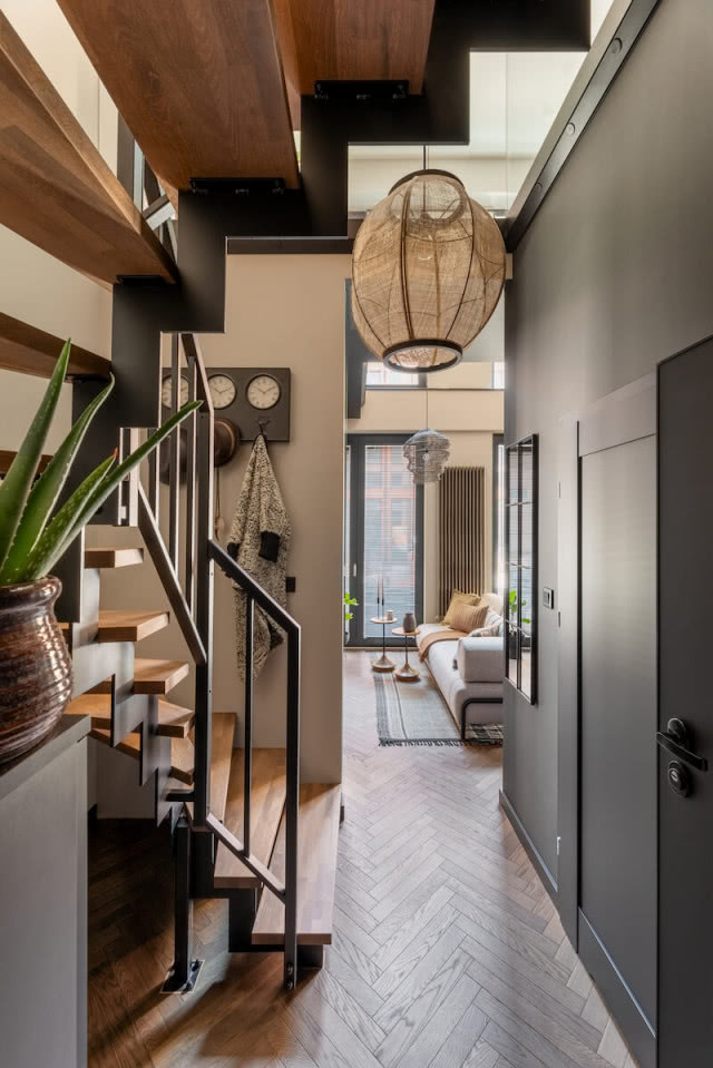 hol loft schody zabiegowe