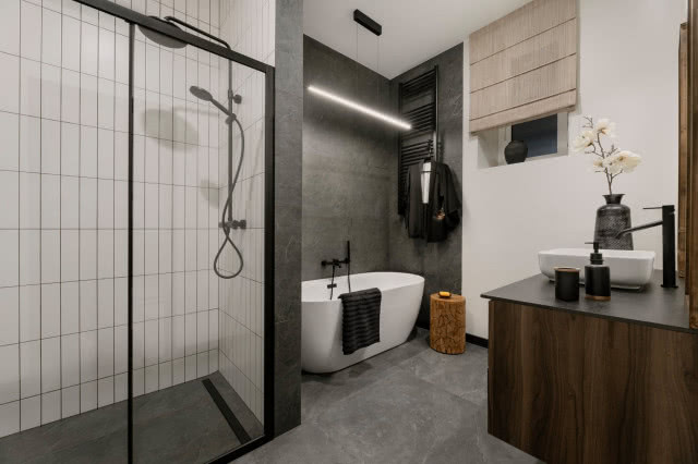 łazienka w stylu japońskim z wanną