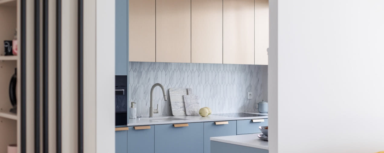 Pastelowe mieszkanie we Wrocławiu. Architekci połączyli róż z błękitem!