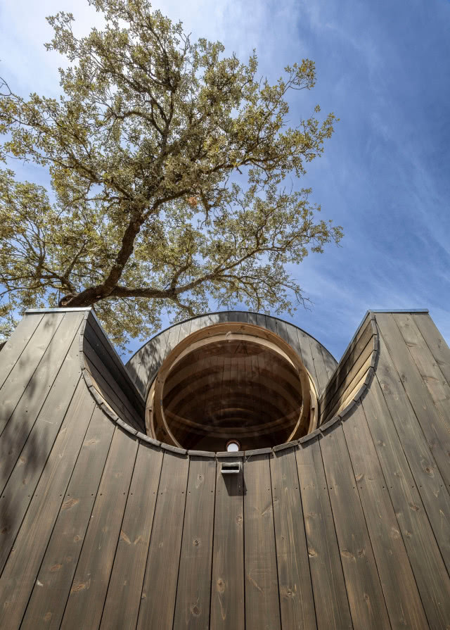 widok z doły na taras kołyskę