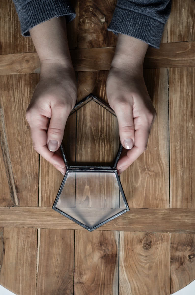 Szklane ozdoby Agnetha Home mają pewną cechę...