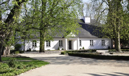 TOP 10: najpiękniejsze dwory w Polsce. W jednym z nich urodził się Fryderyk Chopin!