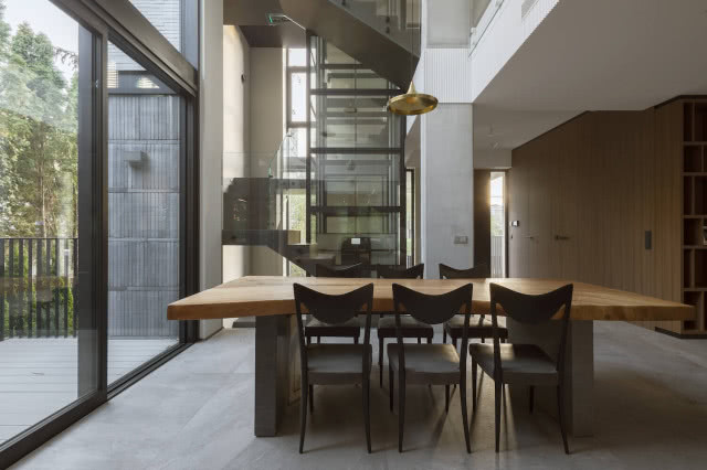 przeszklone ściany w domu