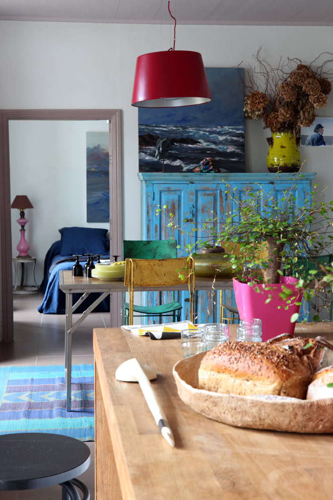 Tętniące kolorami wnętrze znakomicie oddaje...