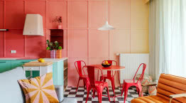 Kalifornijskie szaleństwo na Woli. Pastelowy zawrót głowy na 43 m2