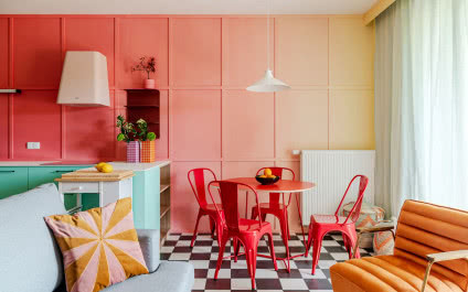 Kalifornijskie szaleństwo na Woli. Pastelowy zawrót głowy na 43 m2