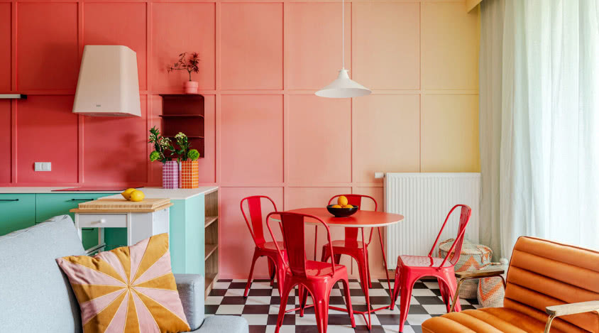 Kalifornijskie szaleństwo na Woli. Pastelowy zawrót głowy na 43 m2