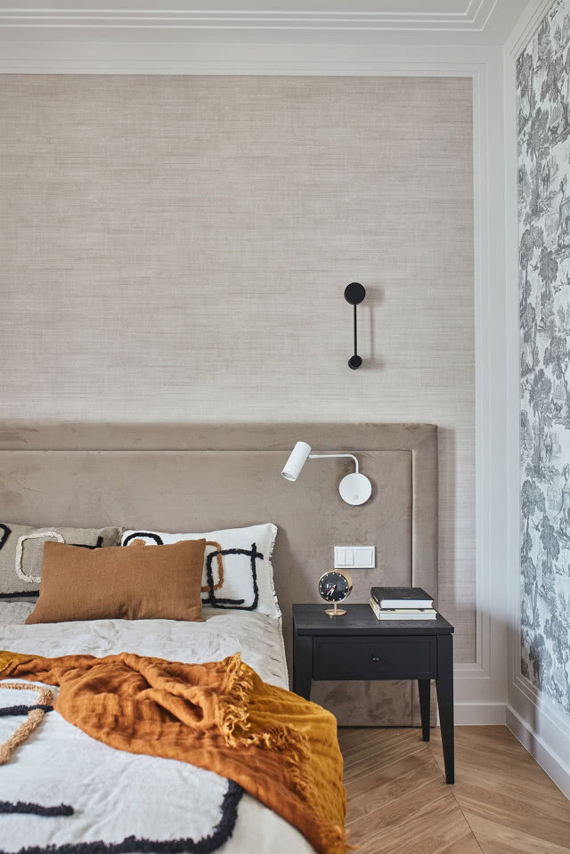 Sypialnia z łóżkiem tapicerowanym w welurze