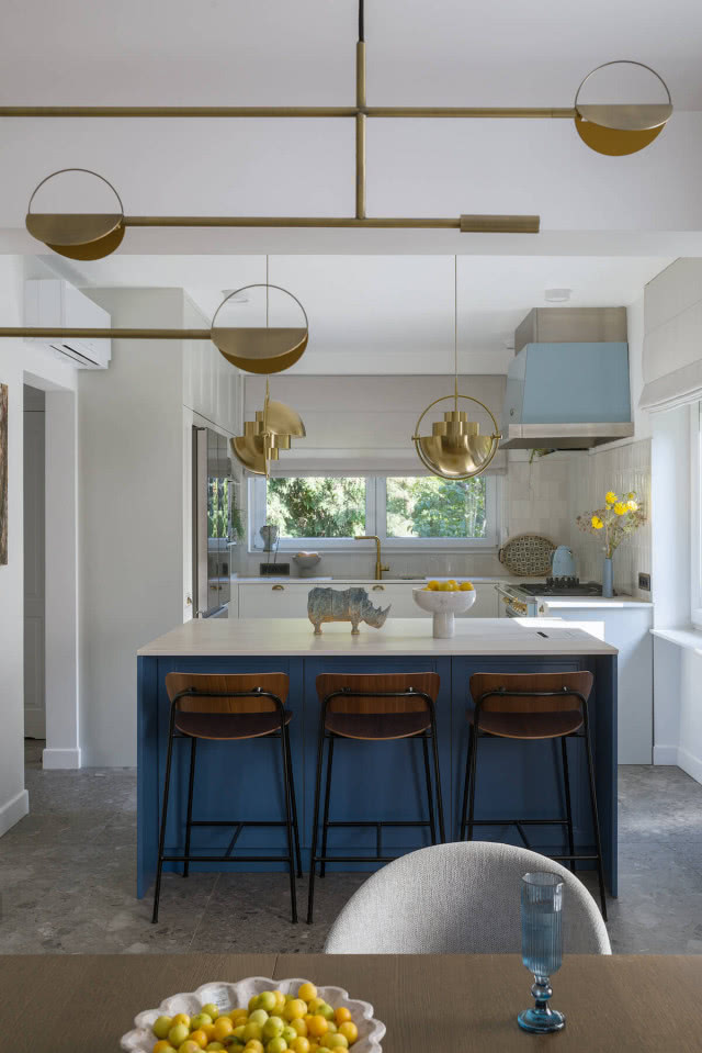 wyspa kuchenna na granicy pomieszczeń