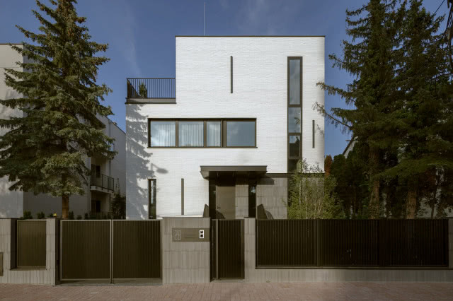 dom na wąskiej działce elewacja frontowa