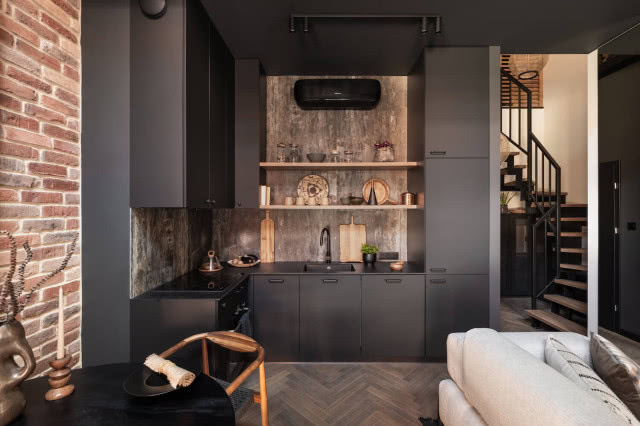 Myślisz, że loft nie jest przytulny? Popatrz na ten! Ma 6 metrów wysokości i jest bardzo klimatyczny