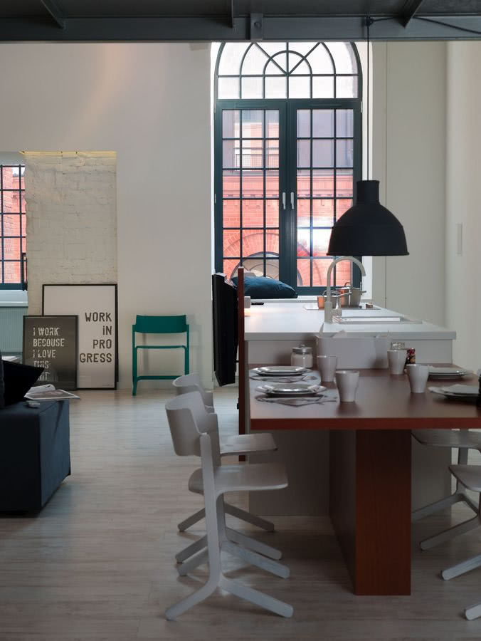 Minimalistyczne wyposażenie wnętrza nie odwraca...