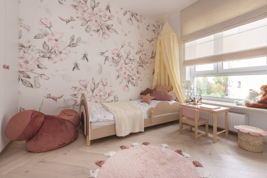 Tapeta z różowymi
kwiatkami marki...