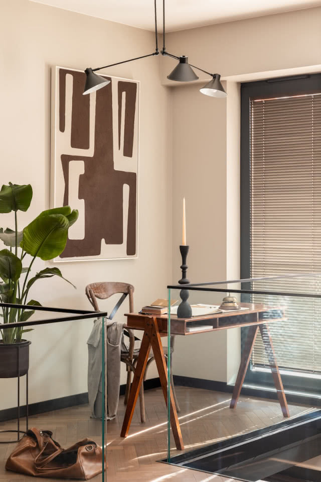 miejsce do pracy na antresoli