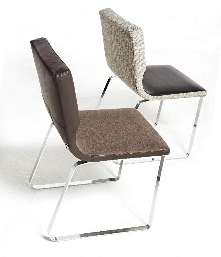 Comma znaczy przecinek. Krzesło o...