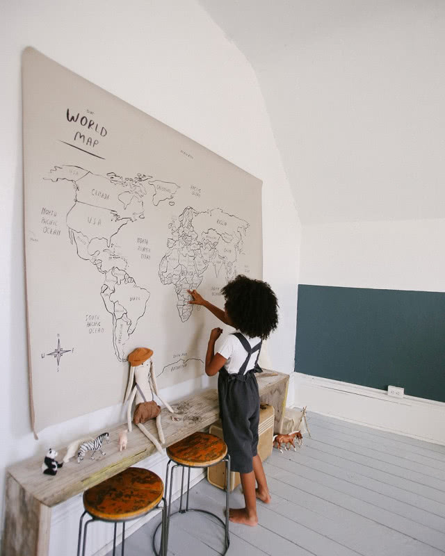 Mapa do rysowania w pokoju dziecka