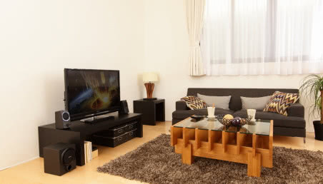 Jak urządzić salon i ustawić telewizor - rady projektantek wnętrz