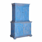 Drewniany postarzany kredens