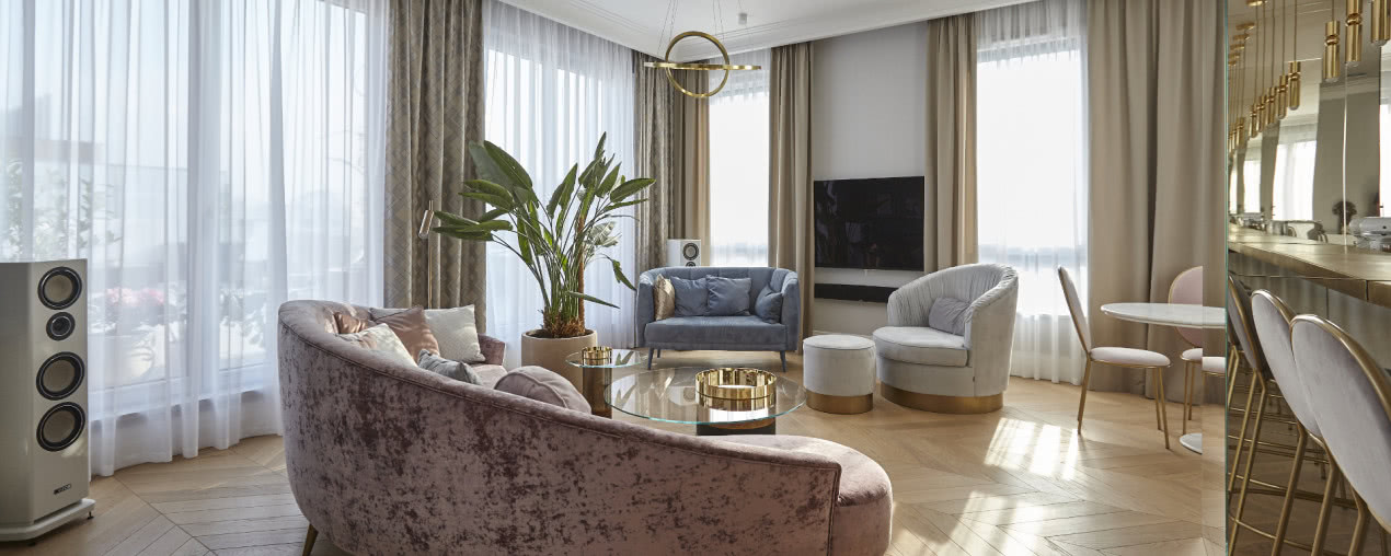 Luksusowy apartament na Wilanowie. Tutaj dominuje róż!