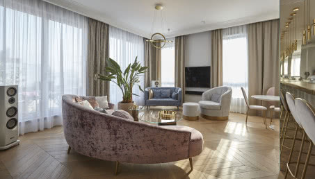 Luksusowy apartament na Wilanowie. Tutaj dominuje róż!