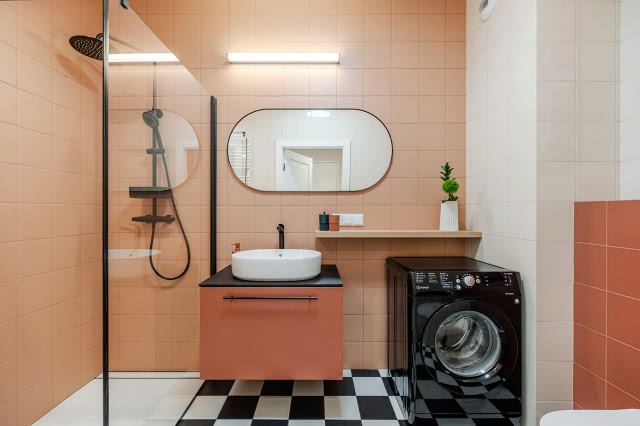 czarno-biała szachownica na podłodze w łazience