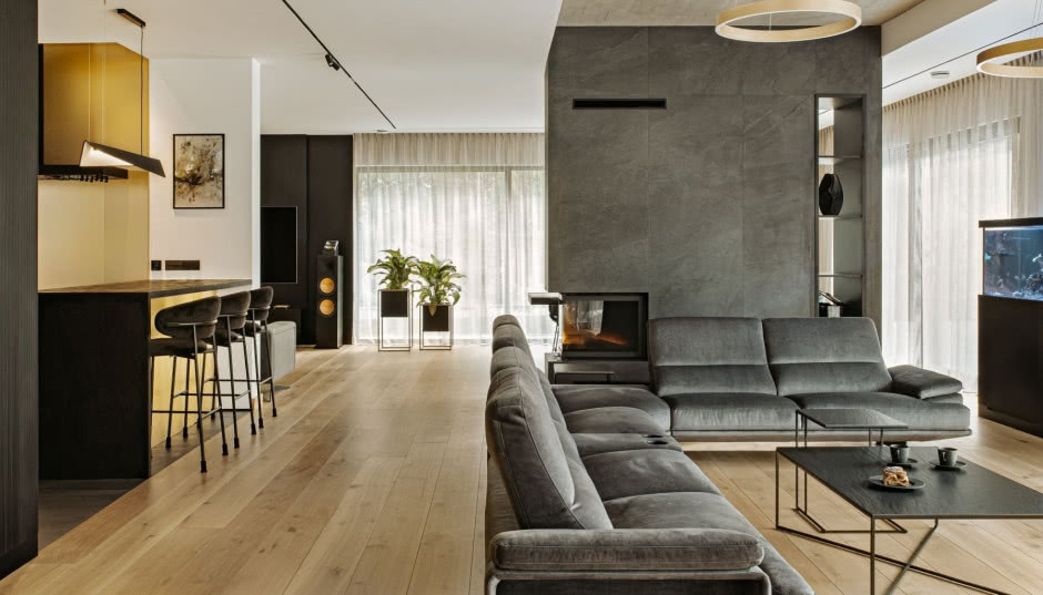 Złoto na tle czerni. Minimalistyczne wnętrza domu na Śląsku