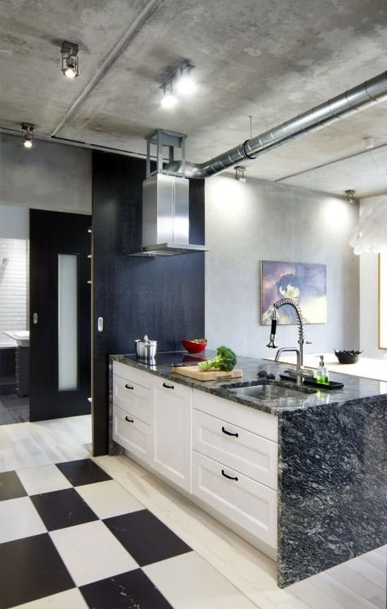 W kuchni kolory inne niż czerń i biel pojawiają...