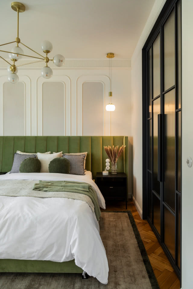 tapicerowane wezgłowie łóżka sypialnia