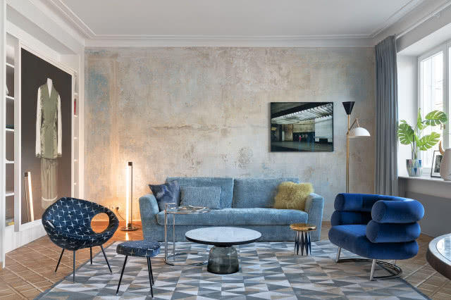 Kolorowe meble w vintage salonie