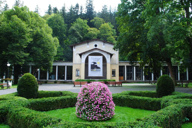Muszla koncertowa w Parku Zdrojowym w Dusznikach 