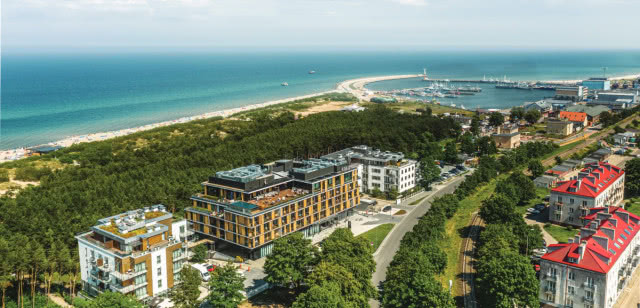 hotel z szerokiej perspektywy, widok na zatokę