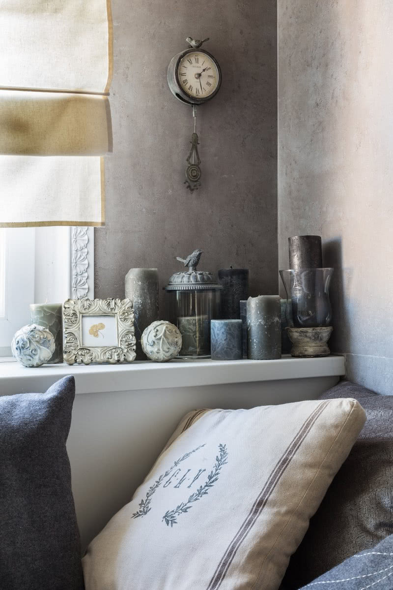 Miękkie poduchy, stylowe bibeloty i  zapachowe...