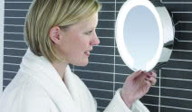 Podświetlane lusterko - nie tylko do makijażu