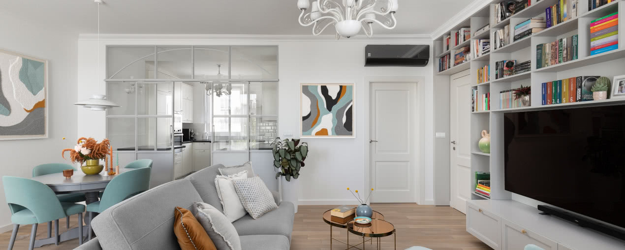 Kolorowa metamorfoza salonu i sypialni w 90-metrowym mieszkaniu na Żoliborzu