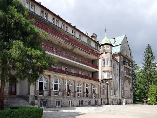 budynek Dom Zdrojowy w Świeradowie-Zdroju