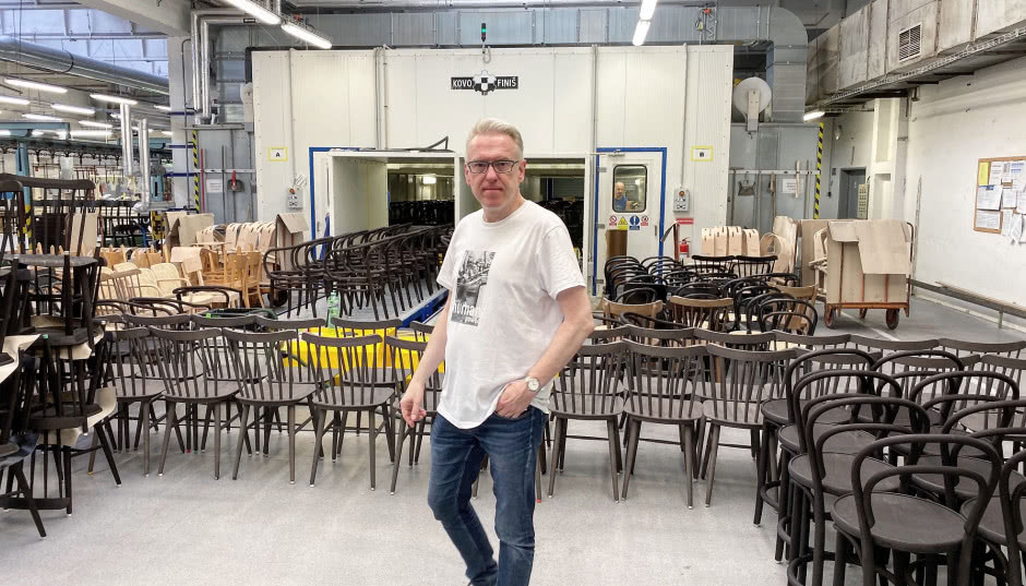 Mariusz Szczygieł z wizytą w fabryce mebli TON