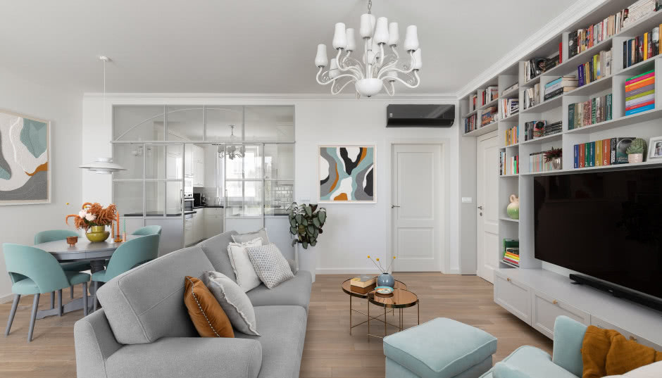 Kolorowa metamorfoza salonu i sypialni w 90-metrowym mieszkaniu na Żoliborzu