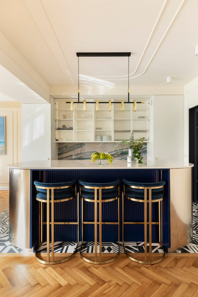 stalowa wyspa w kuchni