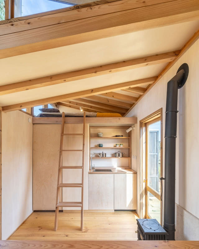 schody prowadzące do sypialni, tuż obok kuchni