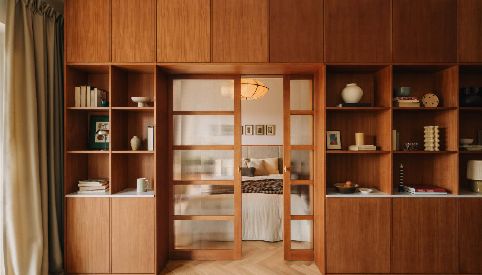 Przytulne mieszkanie z drewnem dębowym w roli głównej