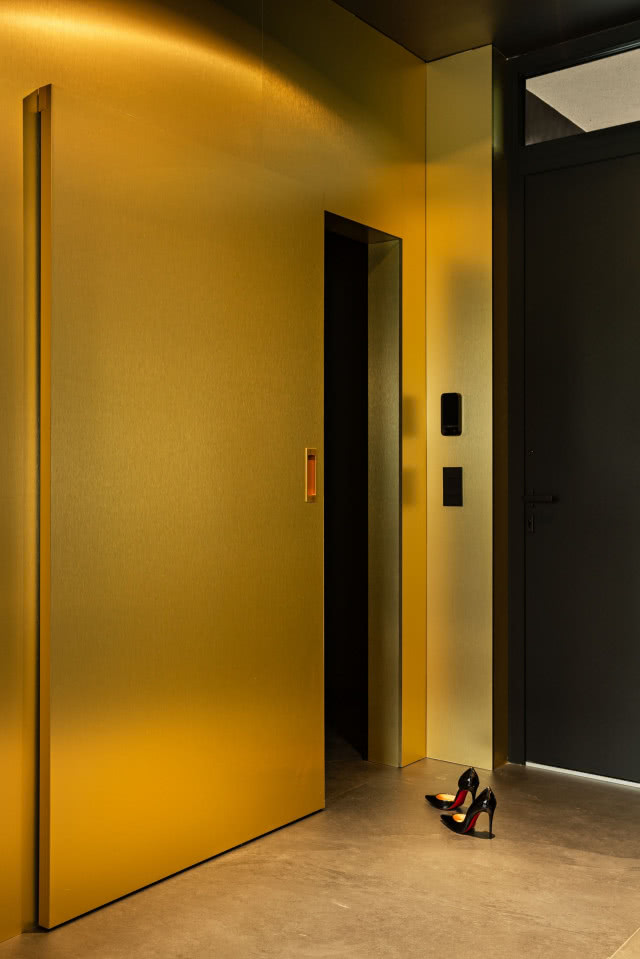 złota okładzina ścian