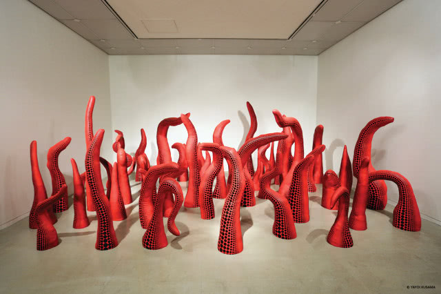 Instalacja "The Moment of Regeneration", 2004, fot. M+/ ©Yayoi Kusuma



