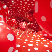 Portret artystki, fot. Yusuke Miyasaki, © Yayoi...