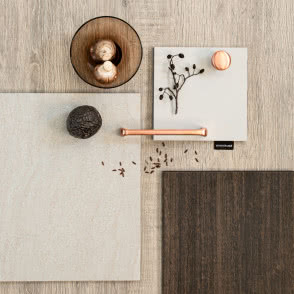 beżowe, szare, ciemno drewniane fronty kuchenne, uchwyty kuchenne - mosiądz 