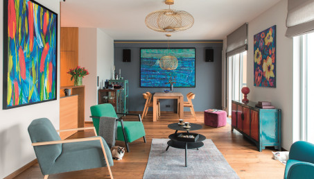 Mieszkanie w stylu vintage przepełnione sztuką