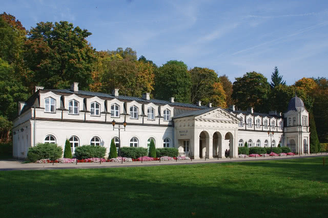 budynek Sanatorium Stare Łazienki w Nałęczowie