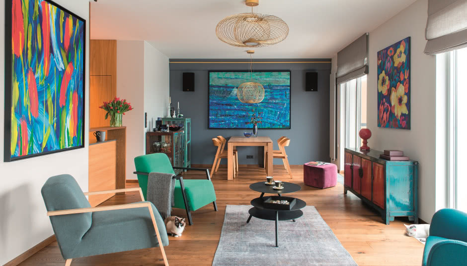 Mieszkanie w stylu vintage przepełnione sztuką